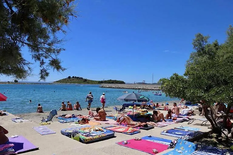 Apartment Apartmani Damir Kazija Pakostane Croatia
