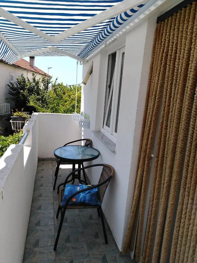 Apartmani Damir Kazija Pakostane 0*,  Croatia
