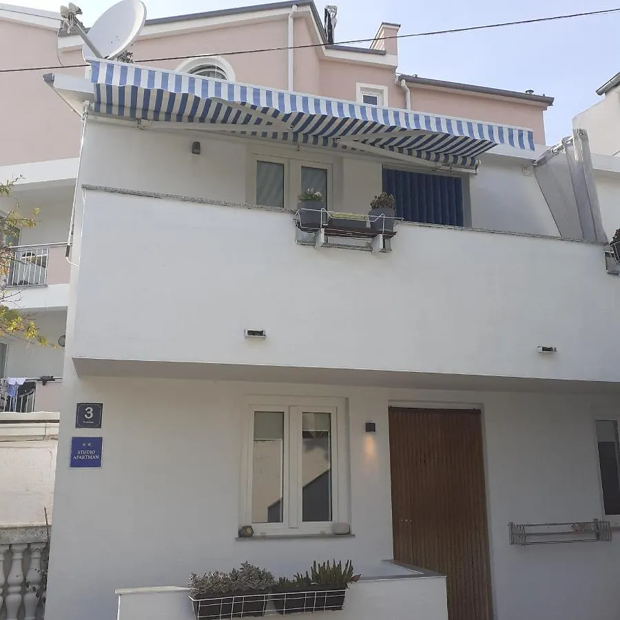 Apartmani Damir Kazija Pakostane 0*,  Croatia